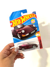 Load image into Gallery viewer, Hotwheels Porsche 911 Turbo Cabriolet Burgundy